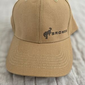 Bronco Logo Men’s Baseball Cap in Tan